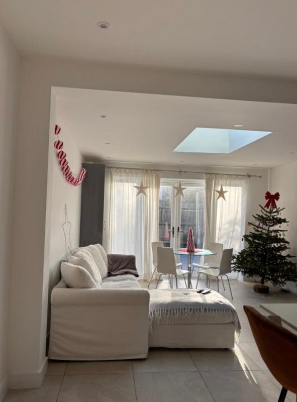 Room Strathville Road in Greater London