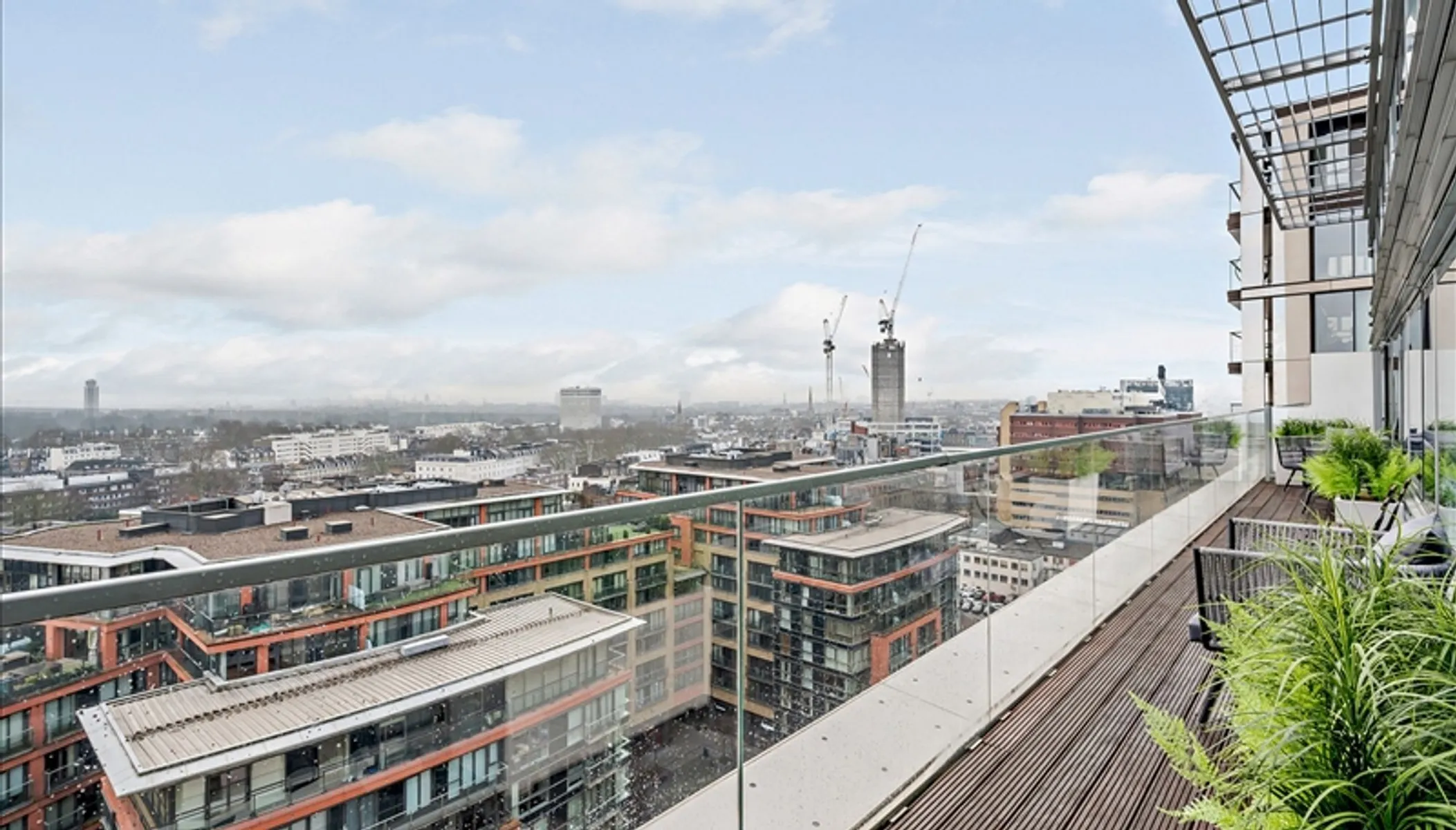 Flat Merchant Square in City of Westminster