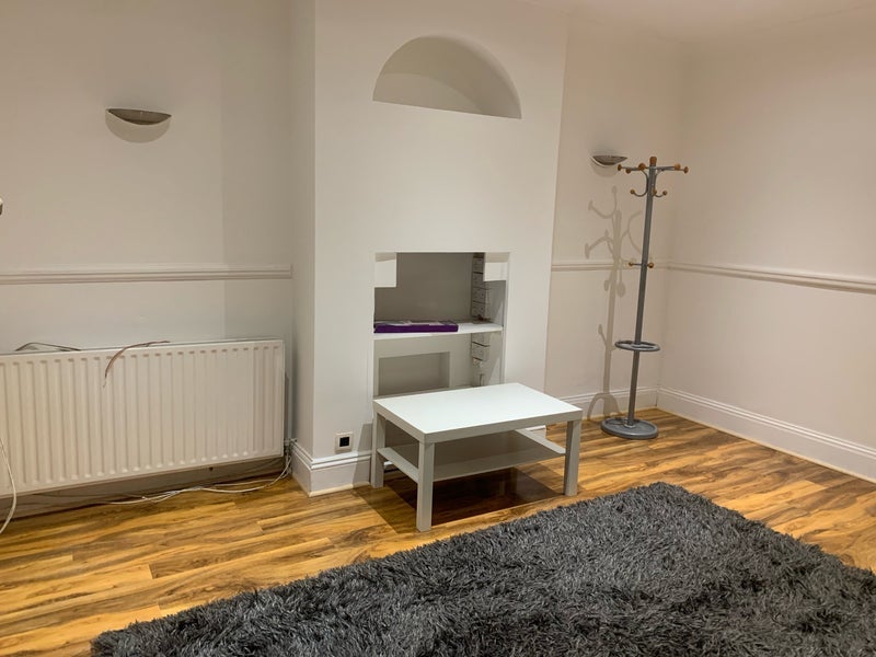 Room Claverdale Road in Greater London