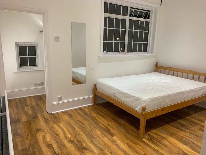 Room Claverdale Road in Greater London