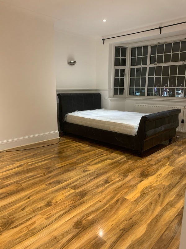 Room Claverdale Road in Greater London