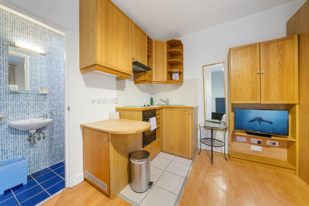Flat Cartwright Gardens in Greater London