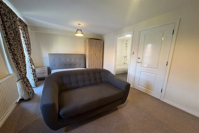 Room Cartwright Way in Nottingham
