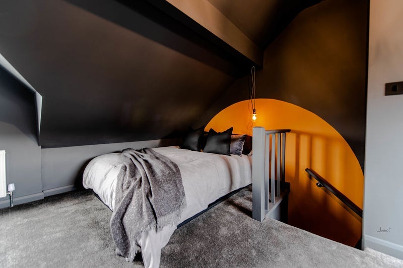 Room Granny Avenue in Leeds
