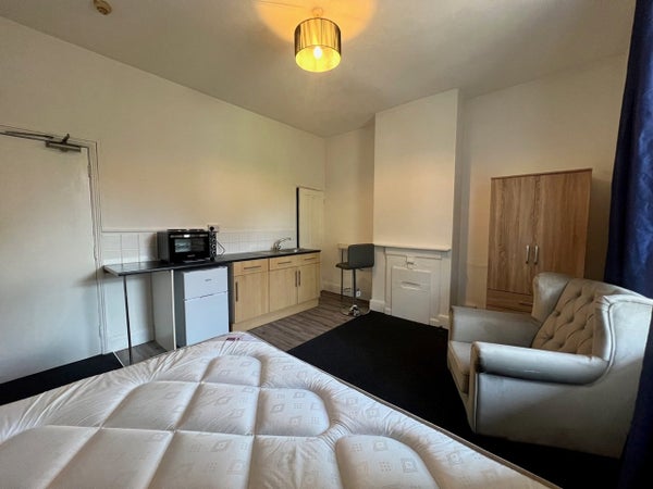 Flat Norfolk Avenue in Bristol