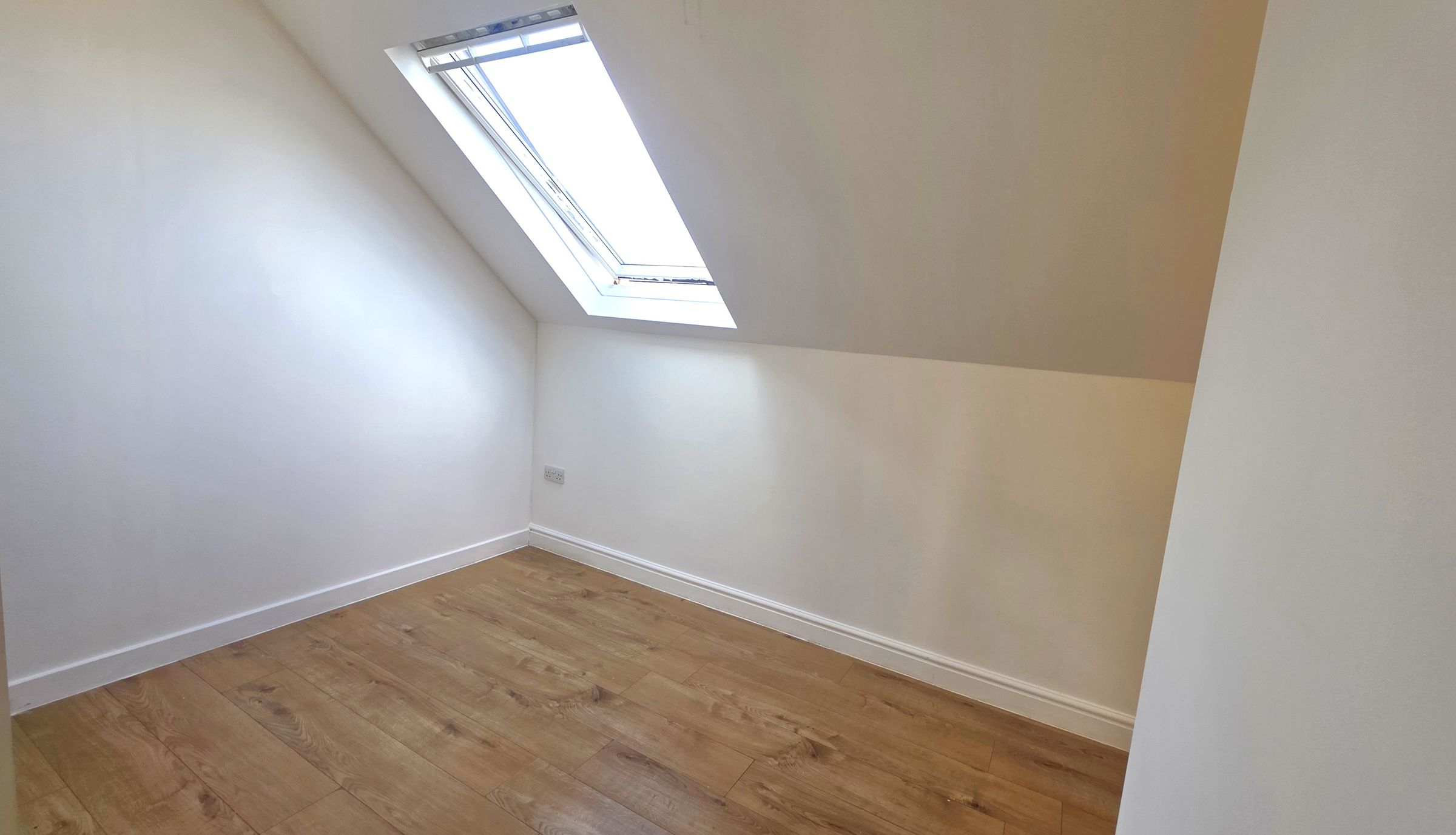 Flat Green Lane in Greater London