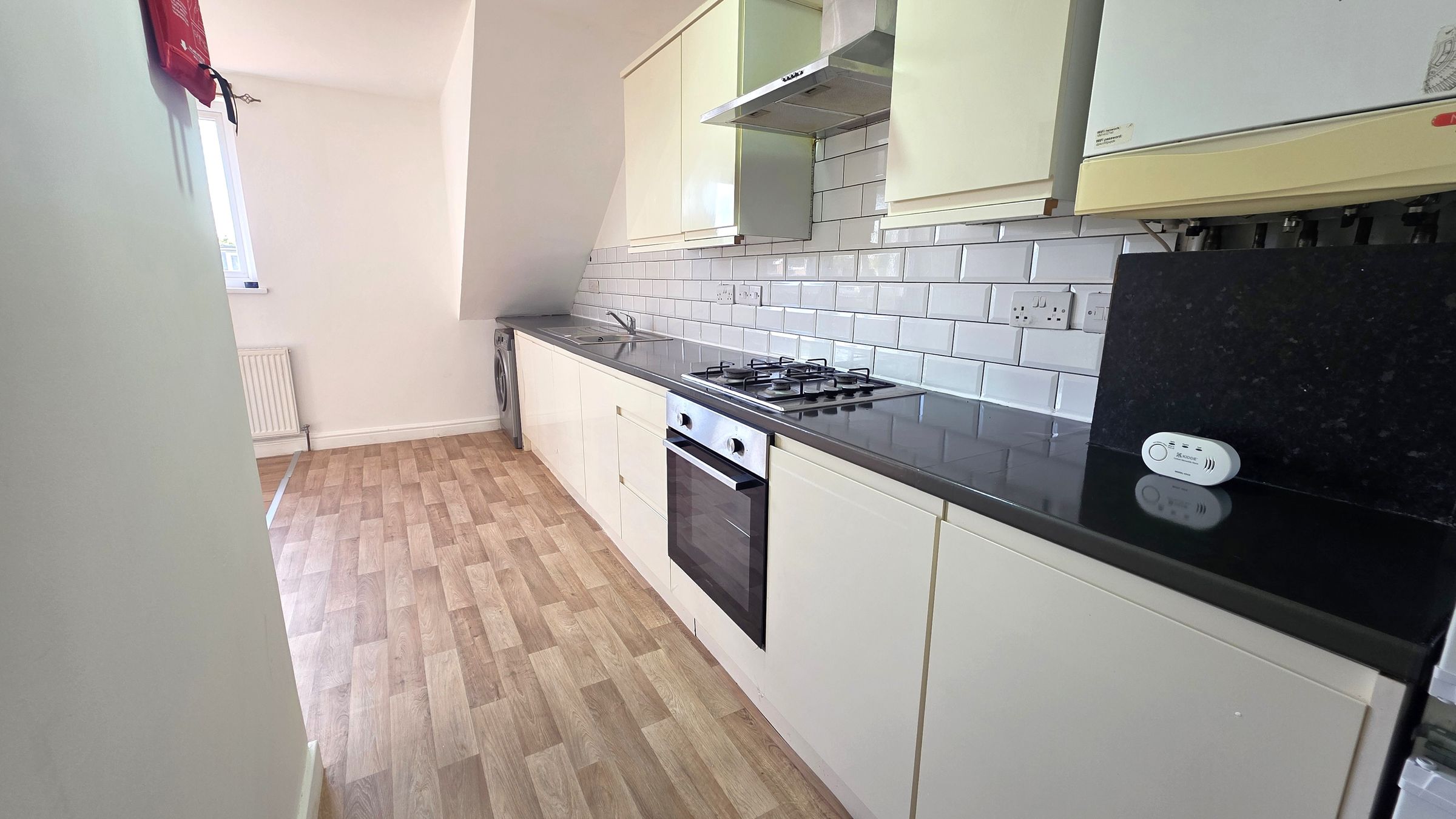 Flat Green Lane in Greater London