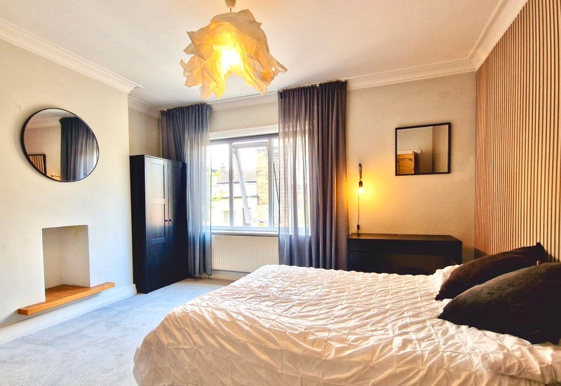 Room Hawthorn Crescent in Leeds