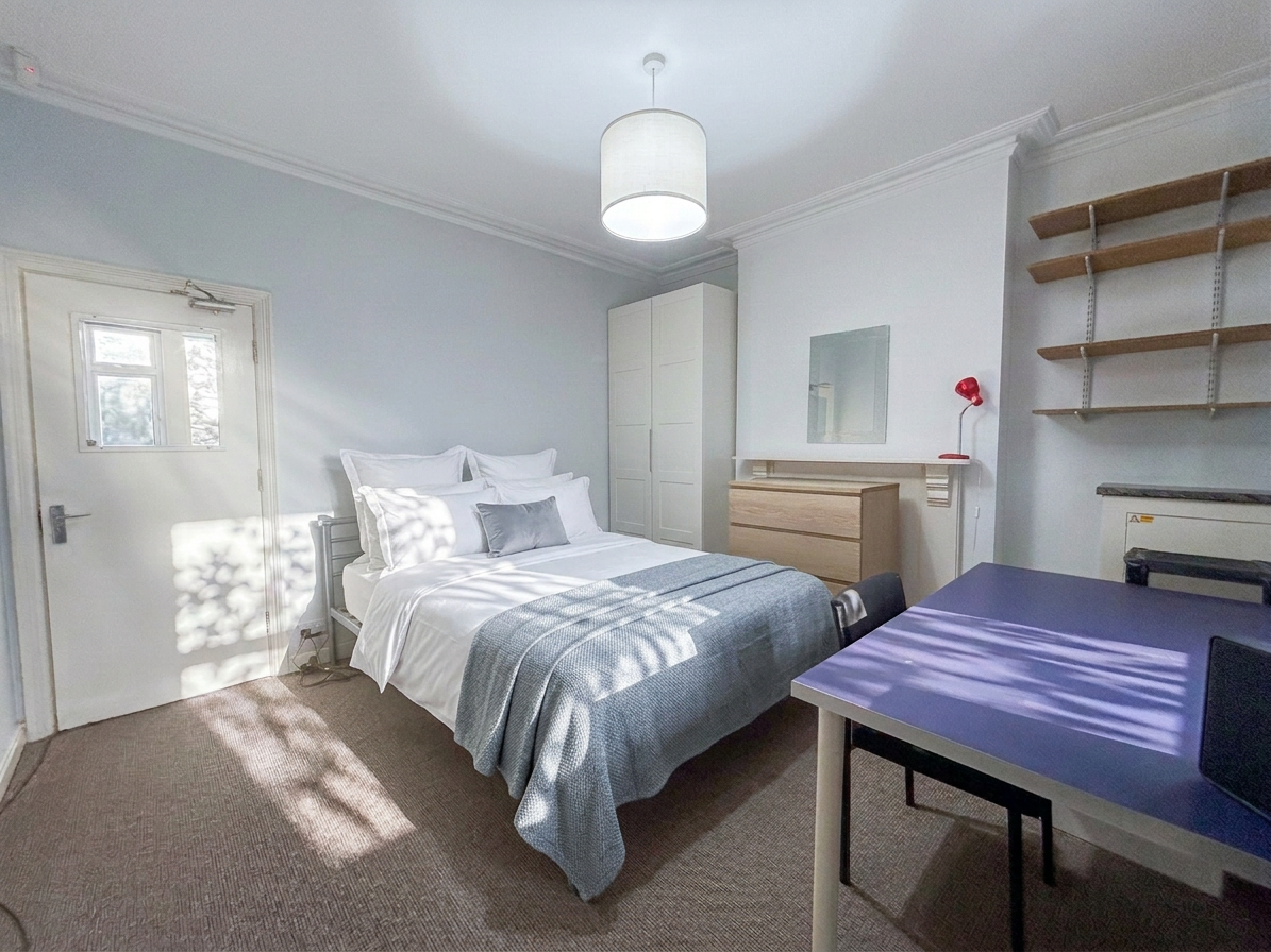 Room City Road in Nottingham