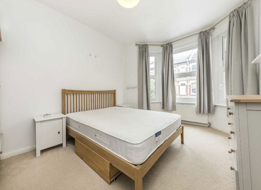 Flat Tremadoc Road in Greater London