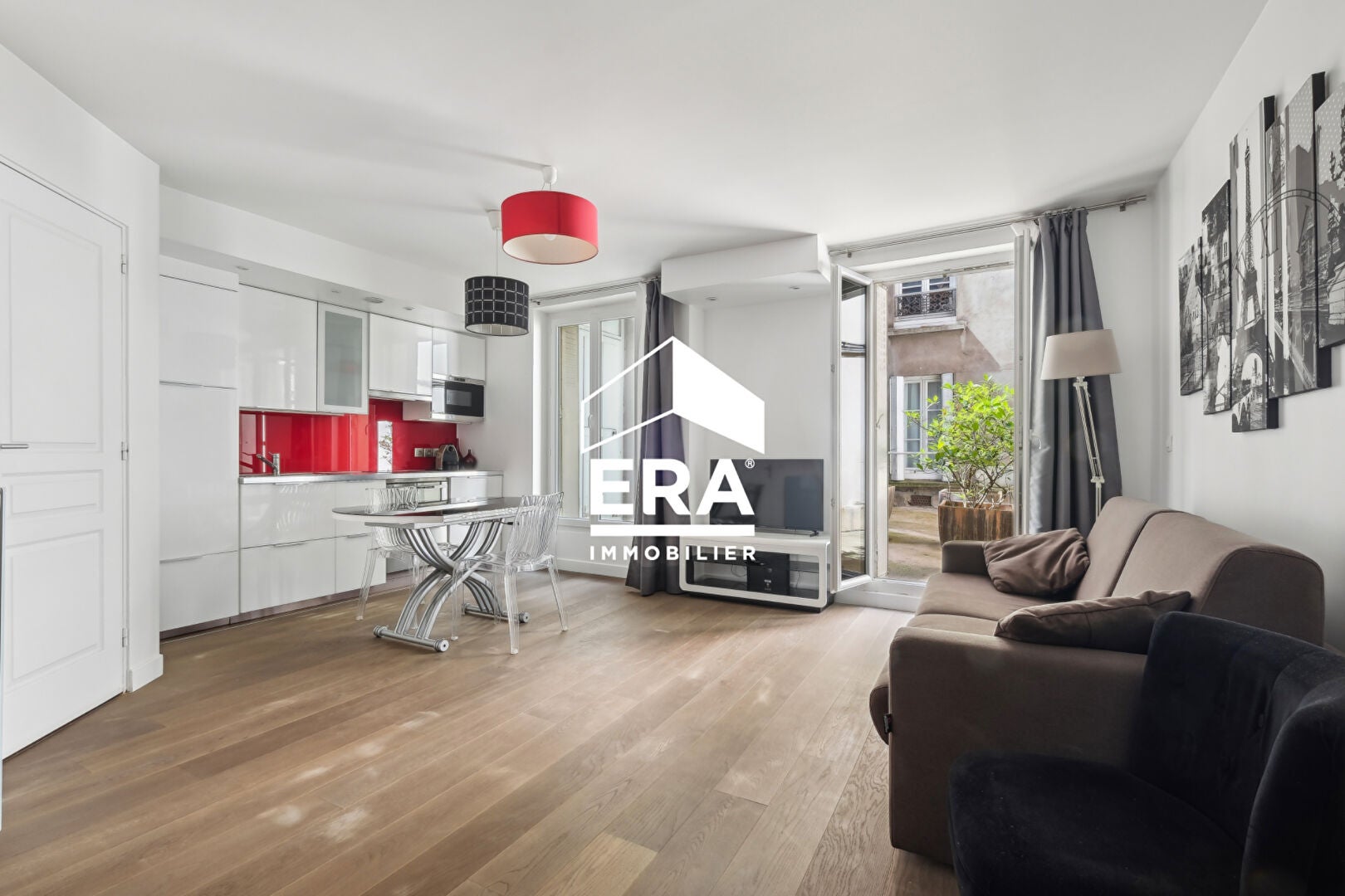 Flat Rue Claude Pouillet in Paris