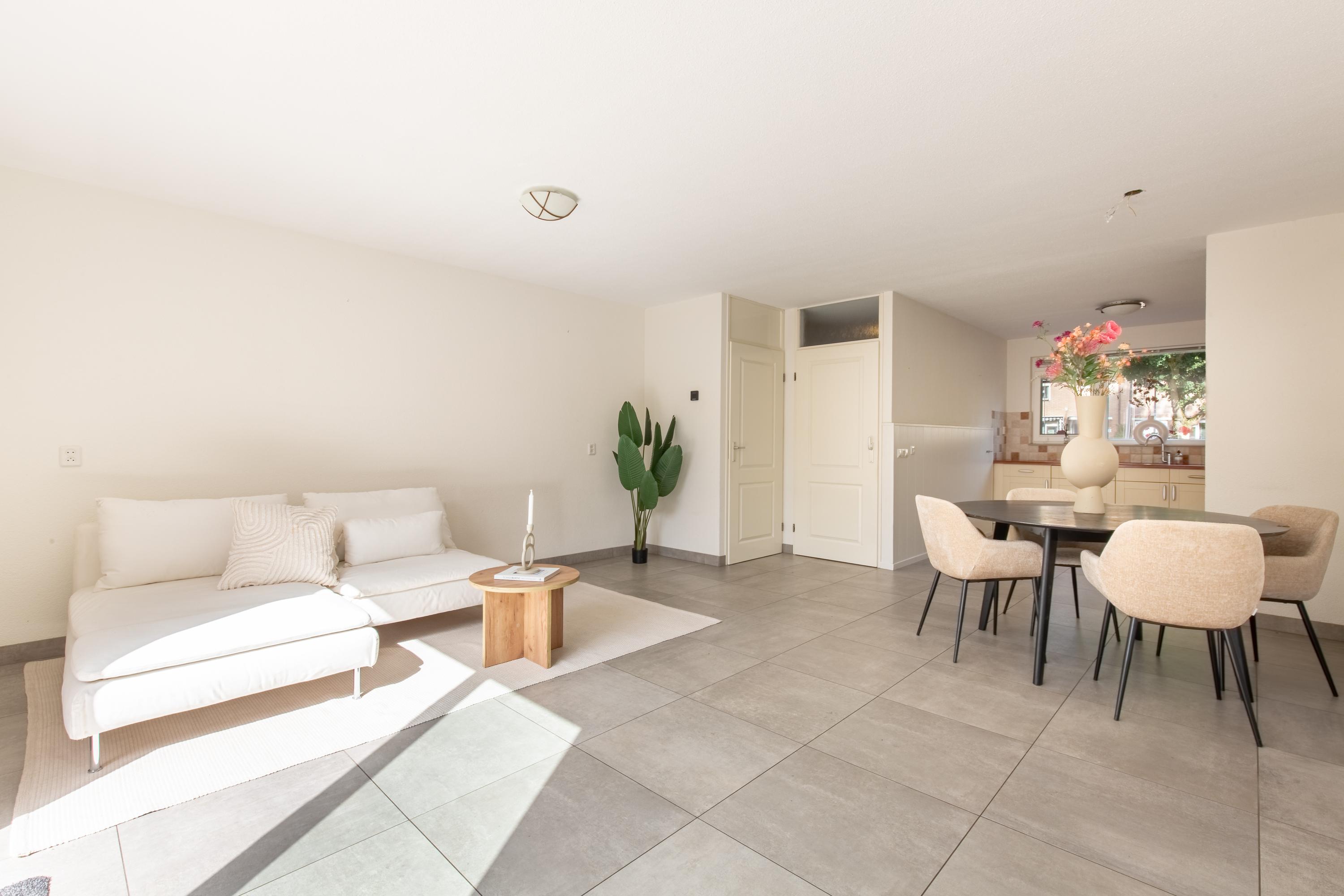 Tussenwoning te koop: De Velden 73, Schiedam
