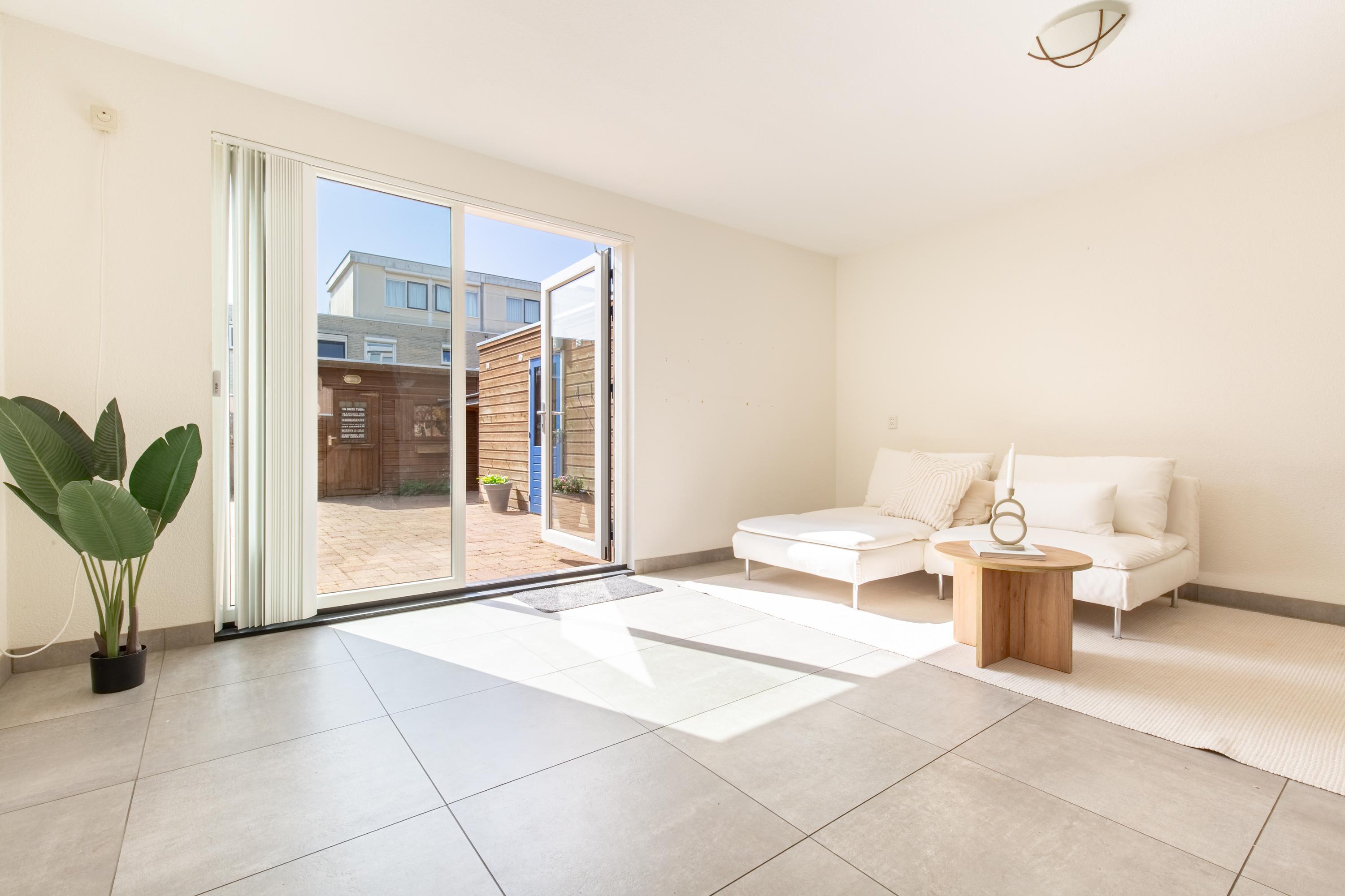Tussenwoning te koop: De Velden 73, Schiedam