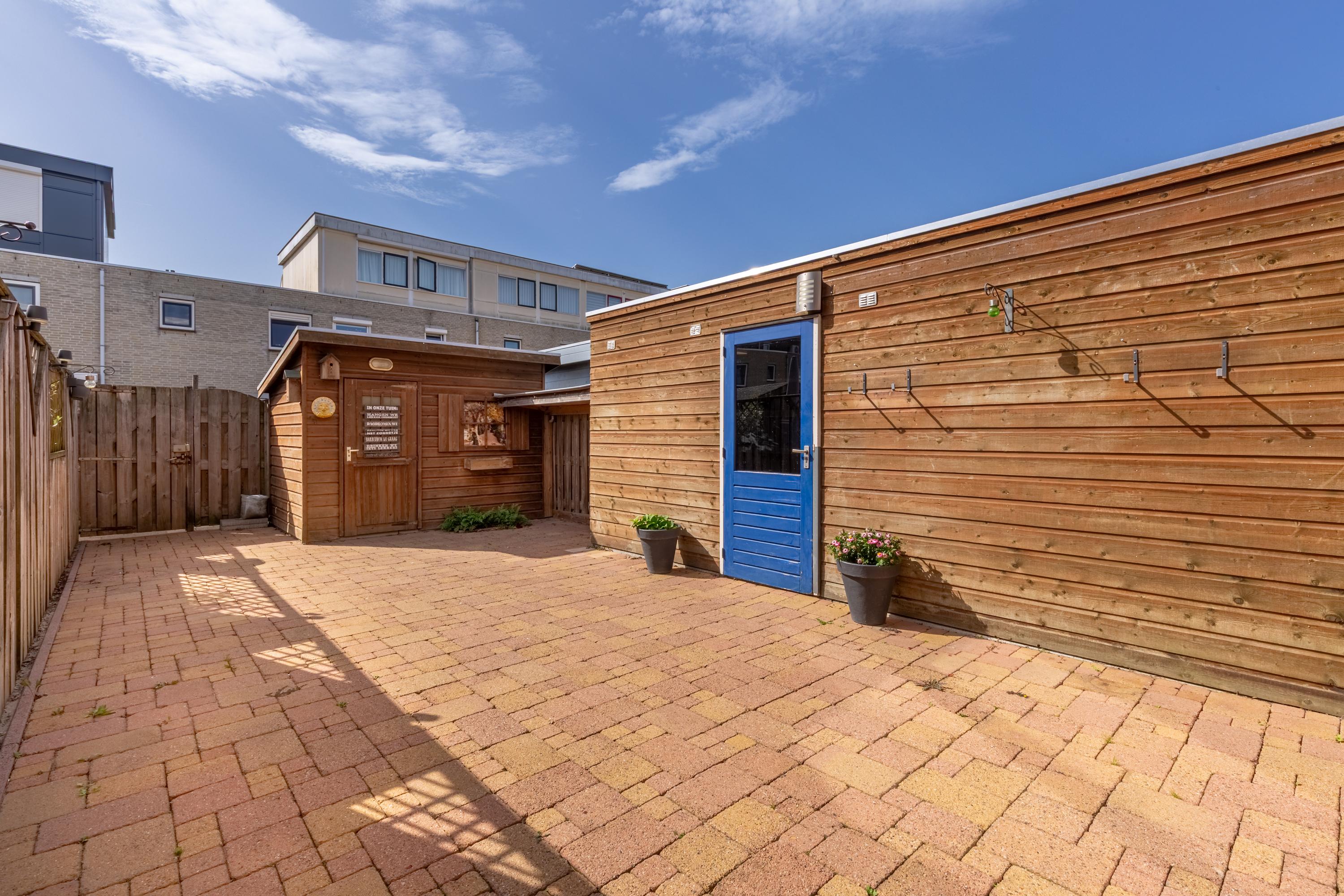 Tussenwoning te koop: De Velden 73, Schiedam