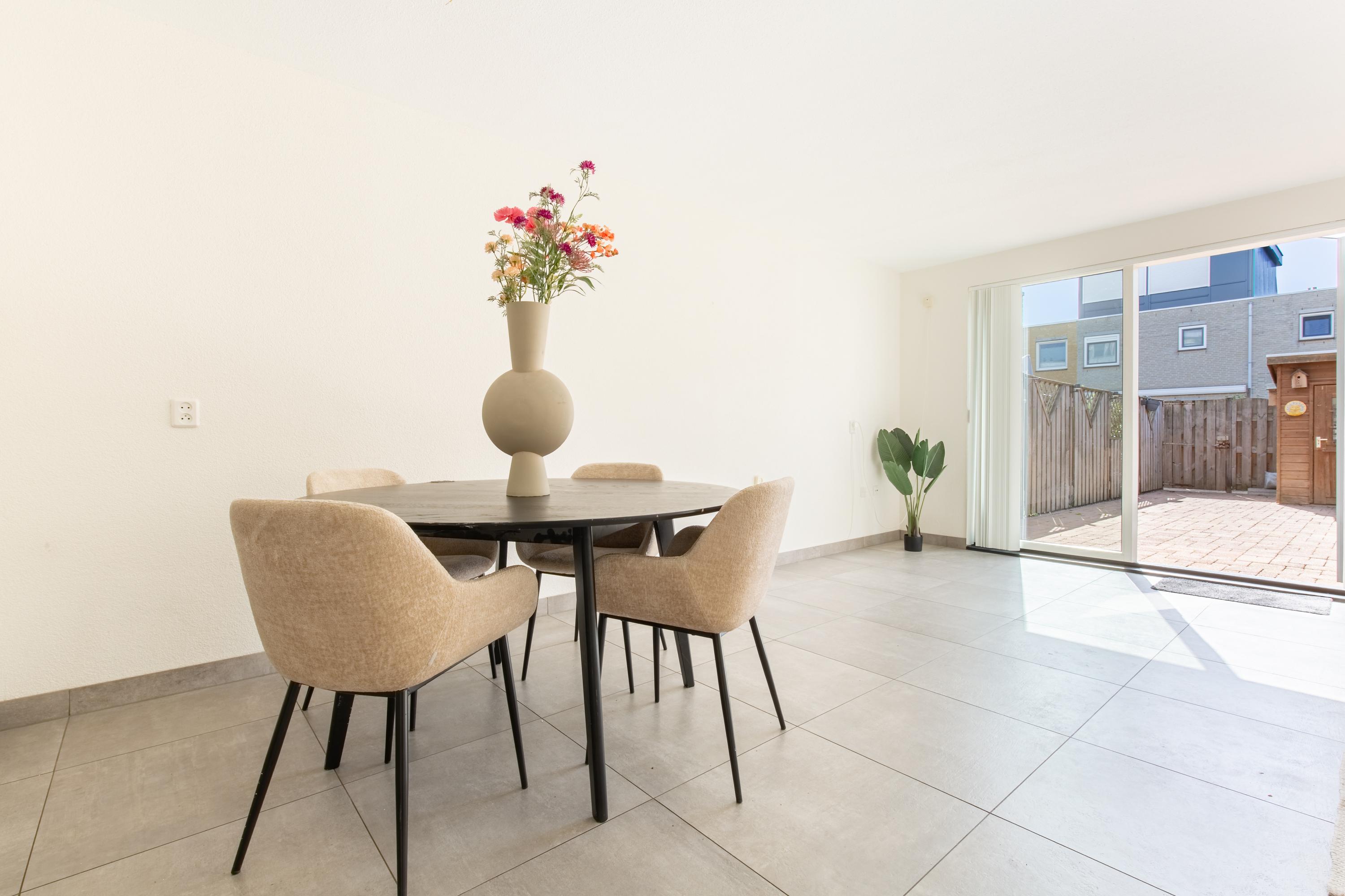Tussenwoning te koop: De Velden 73, Schiedam
