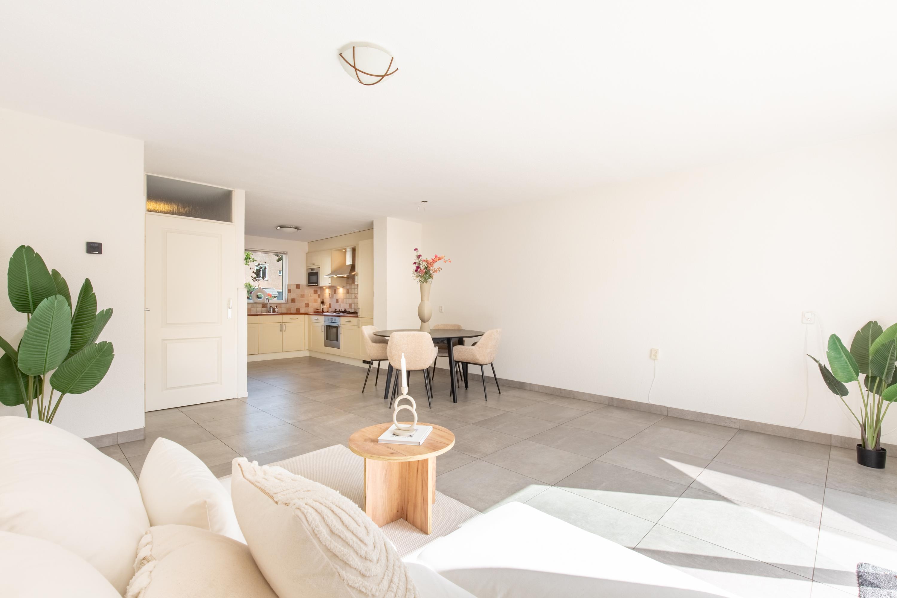 Tussenwoning te koop: De Velden 73, Schiedam