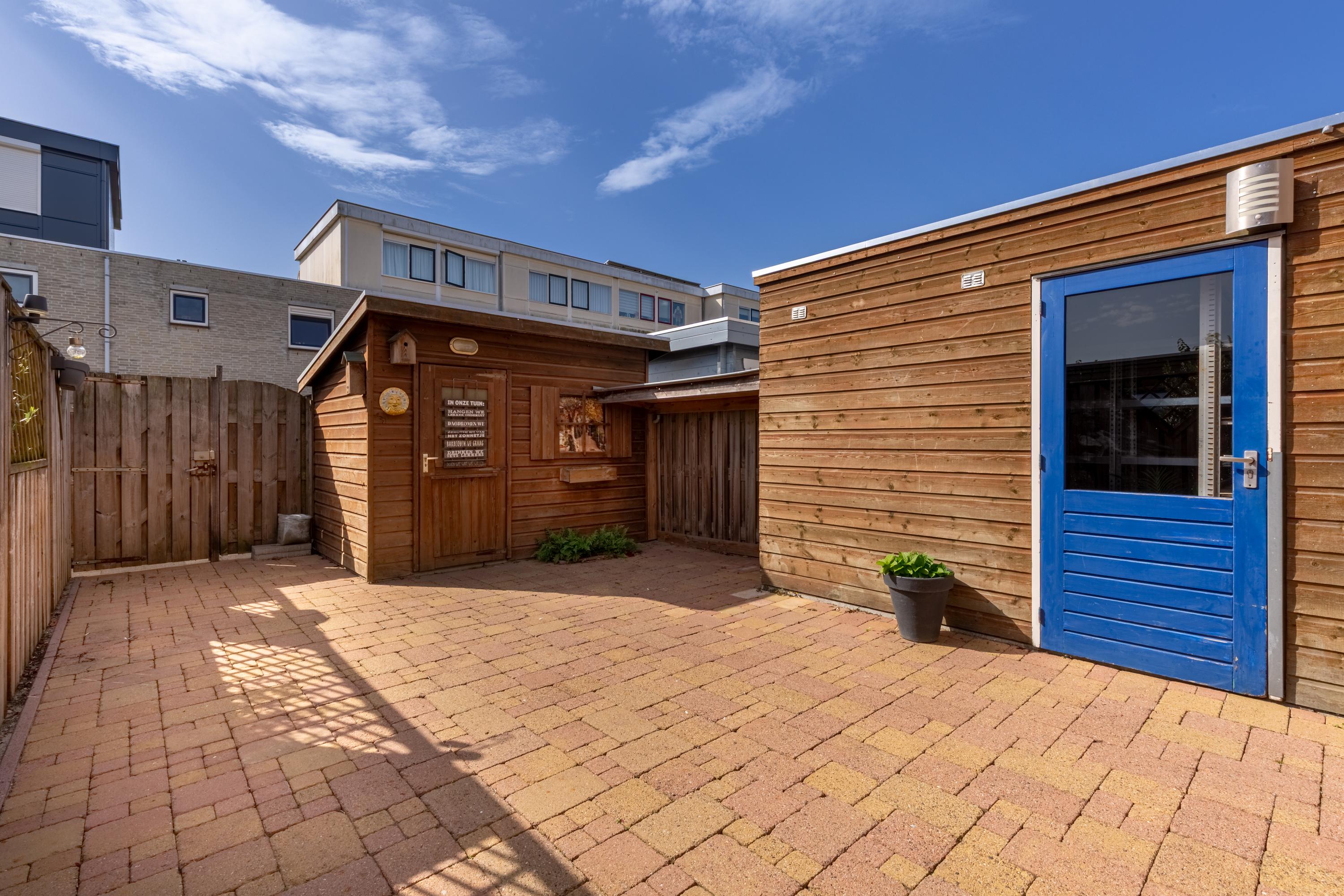 Tussenwoning te koop: De Velden 73, Schiedam