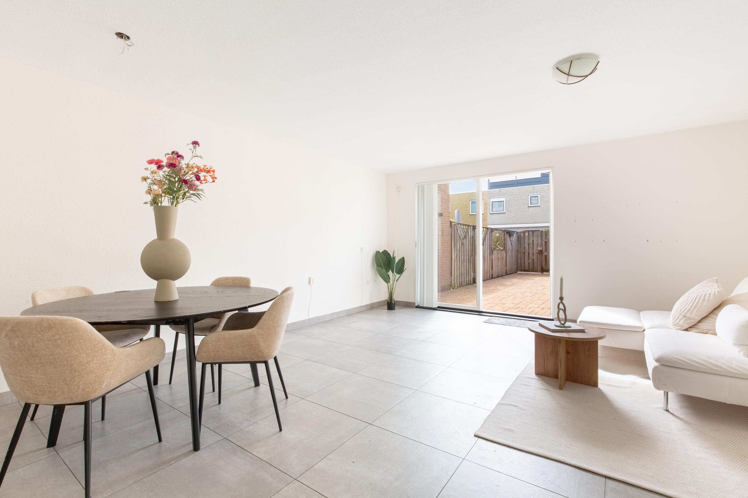 Tussenwoning te koop: De Velden 73, Schiedam