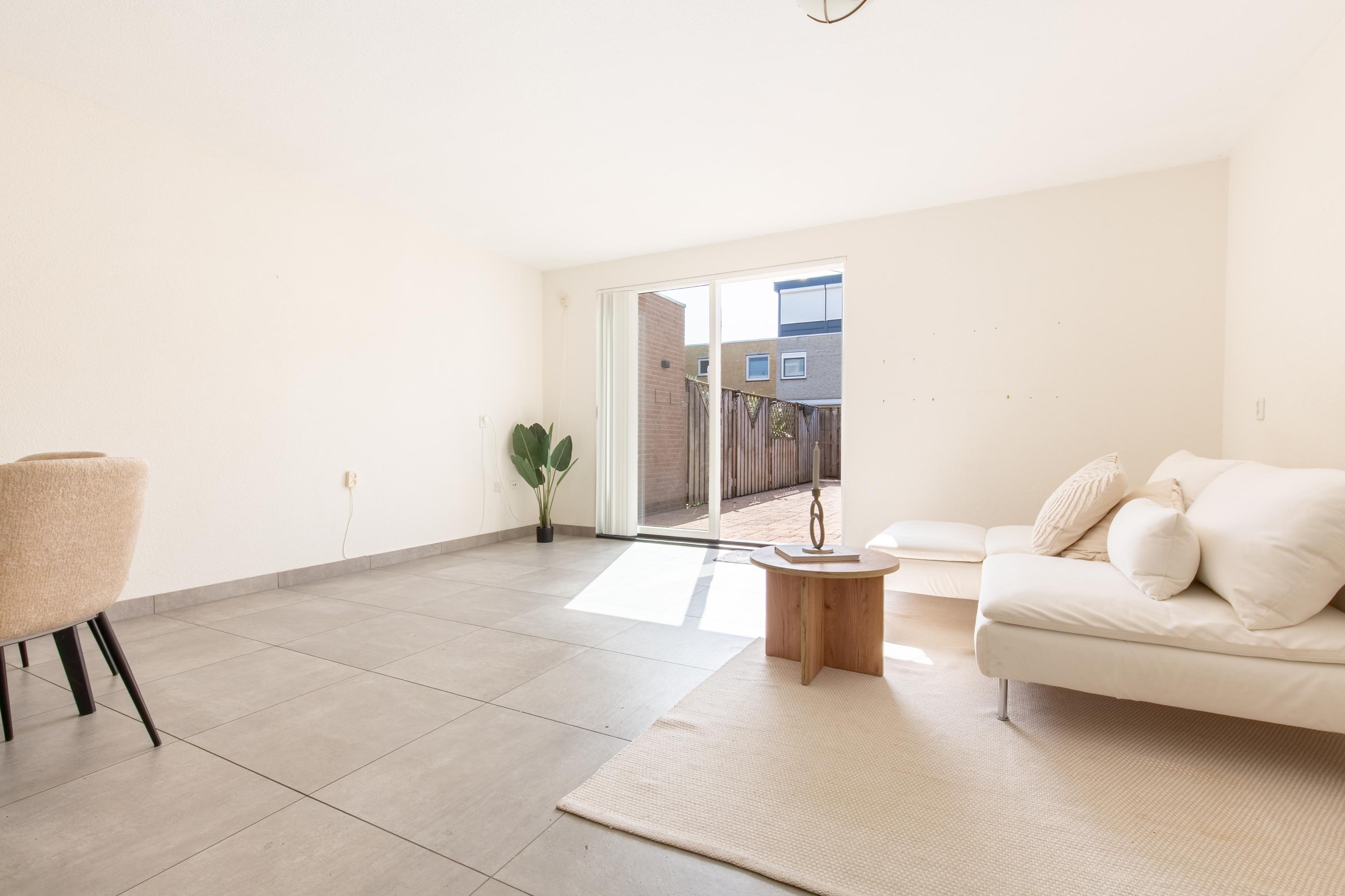Tussenwoning te koop: De Velden 73, Schiedam