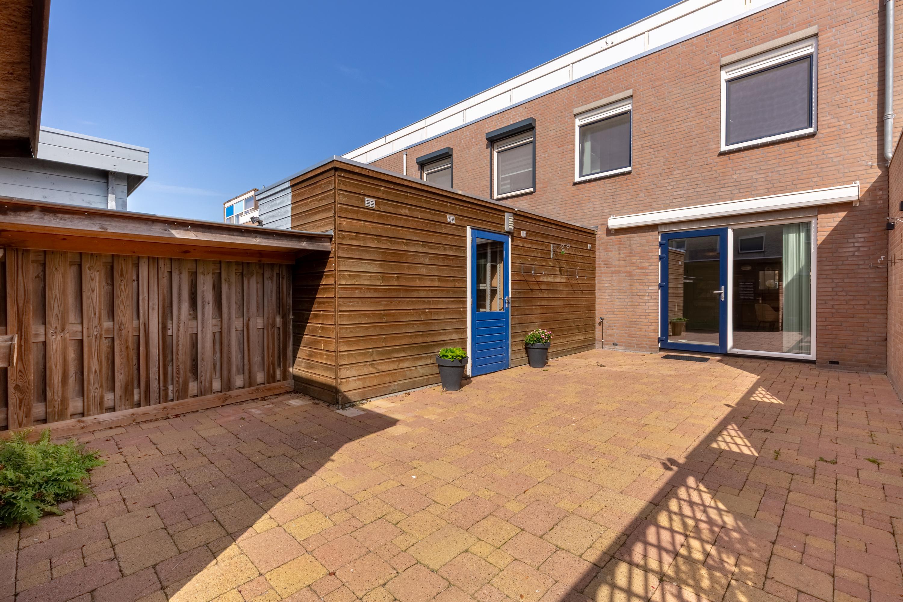 Tussenwoning te koop: De Velden 73, Schiedam