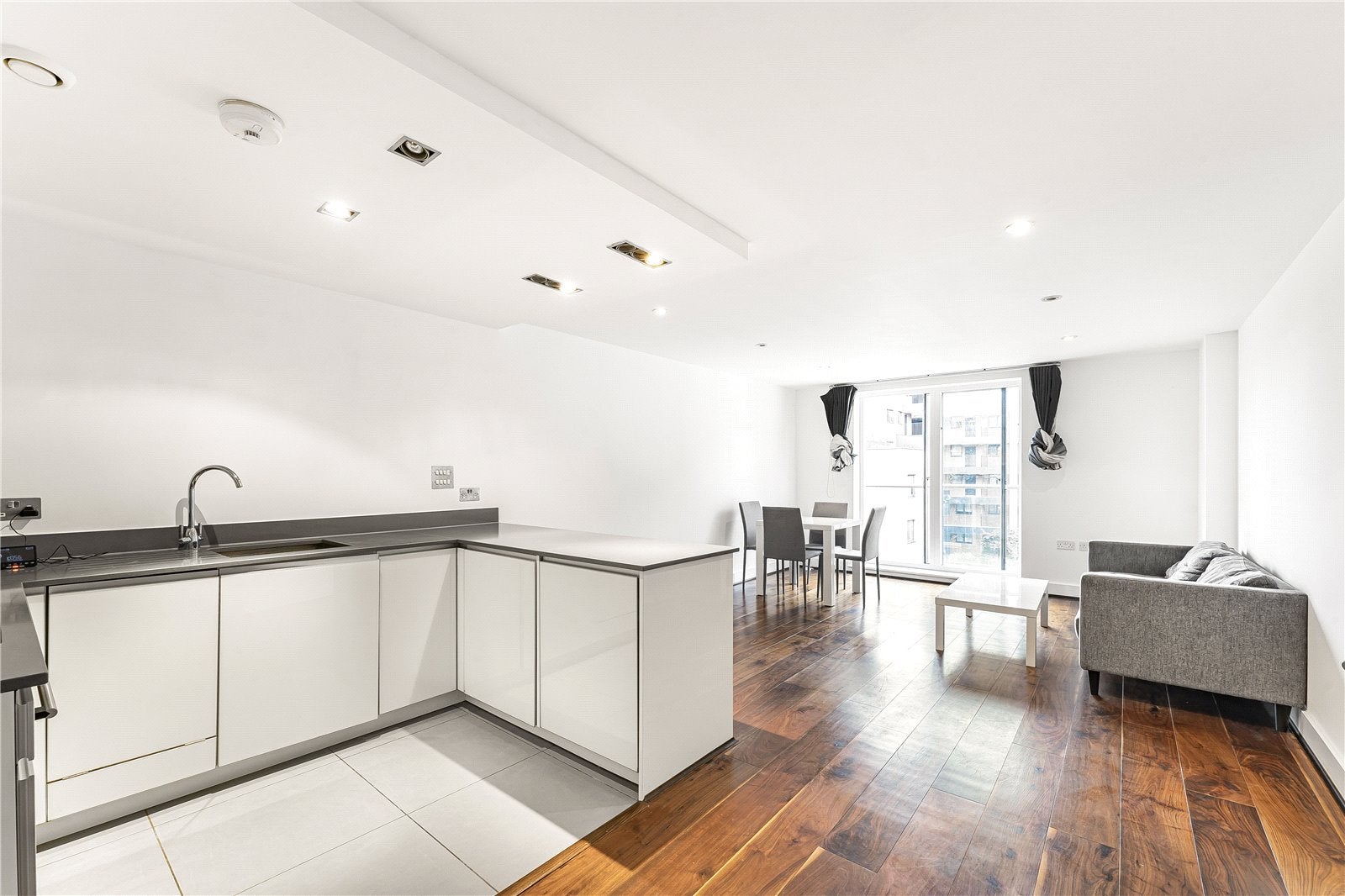 Flat Yeo Street in Greater London