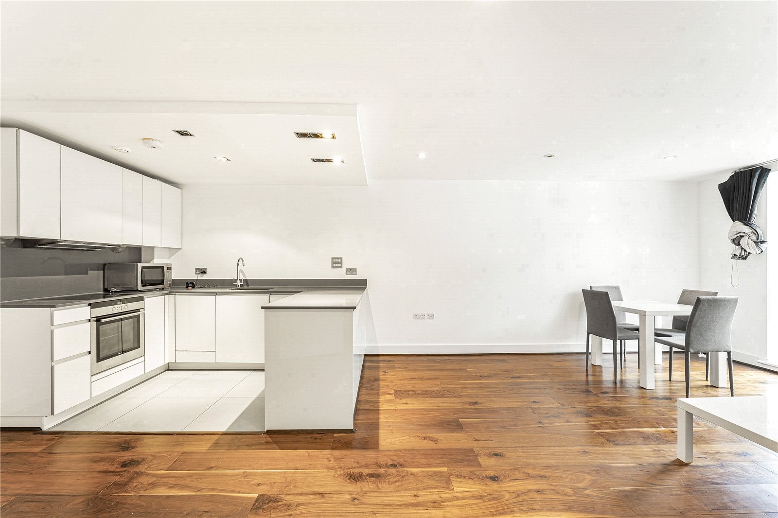 Flat Yeo Street in Greater London