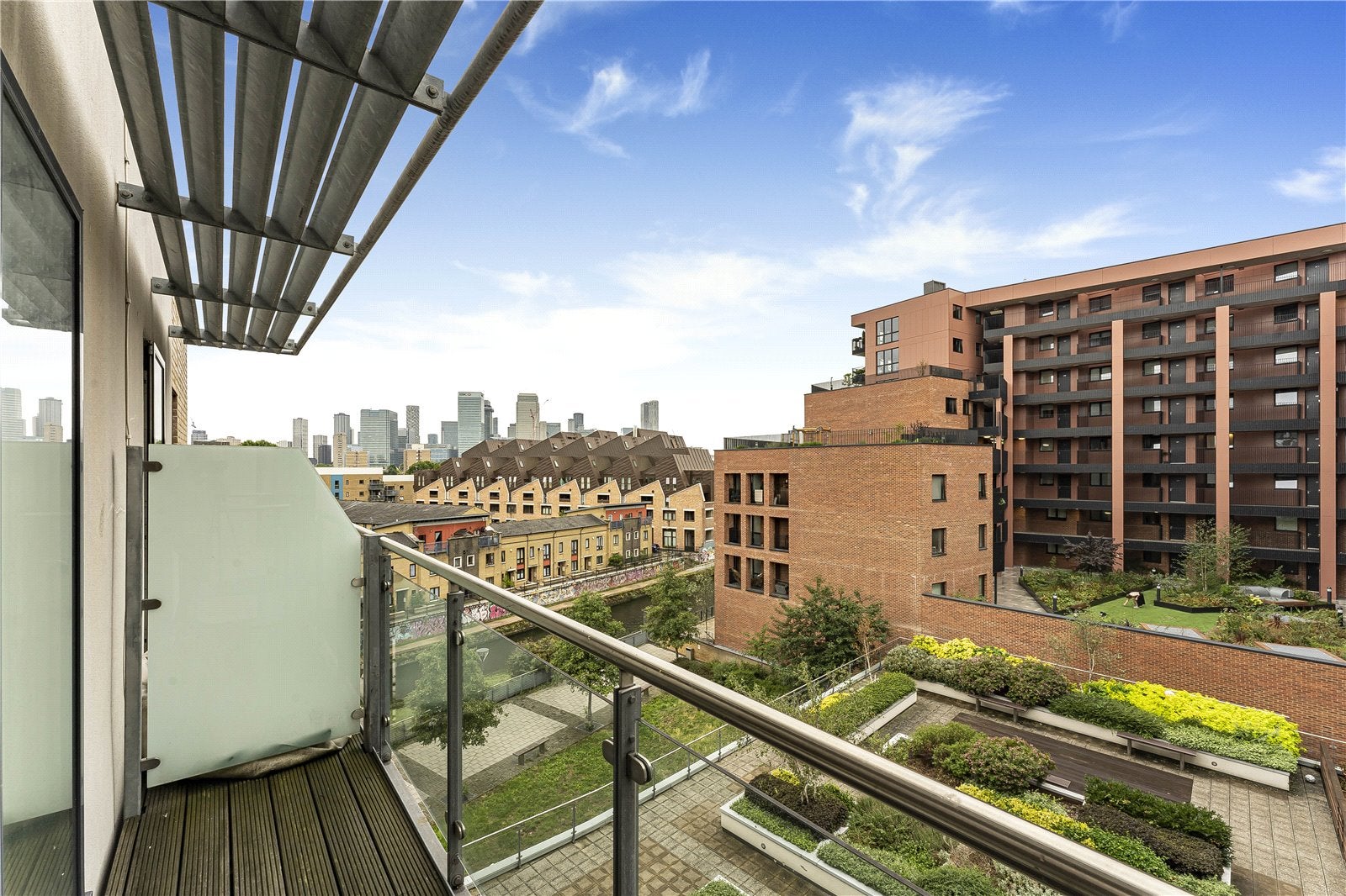 Flat Yeo Street in Greater London
