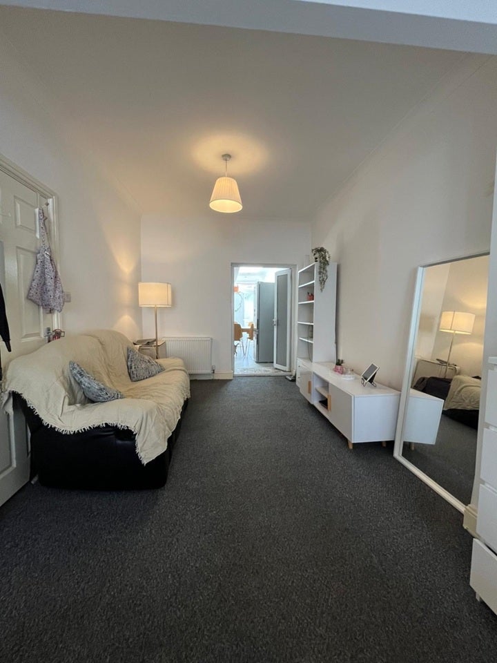 Room Pearcroft Road in Greater London