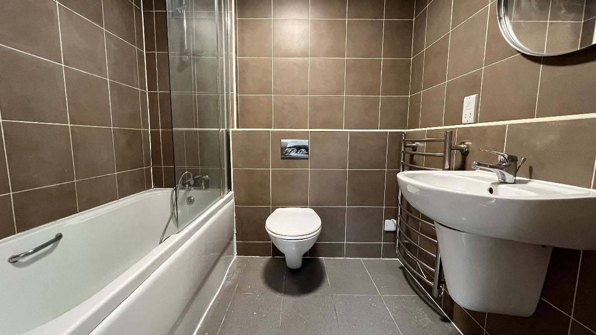 Flat Billet Lane in Greater London