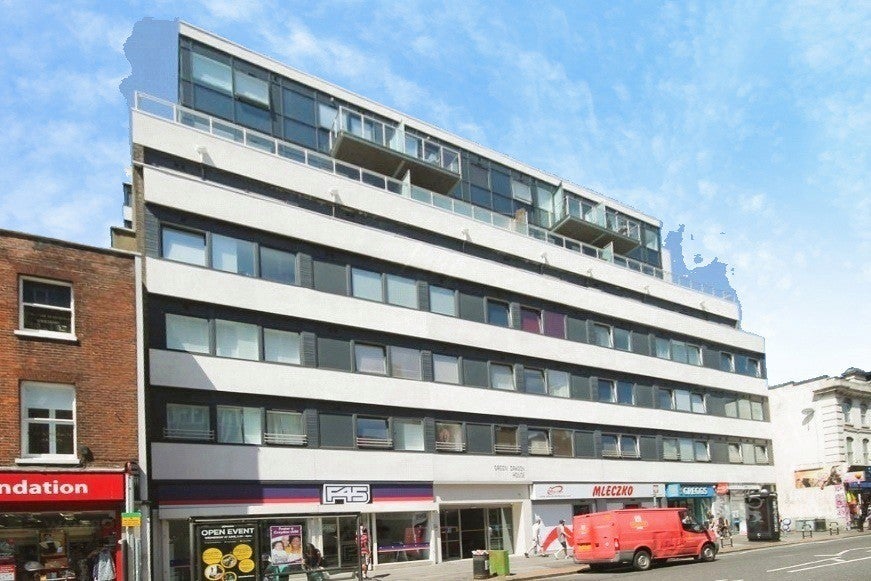 Flat High Street in Greater London