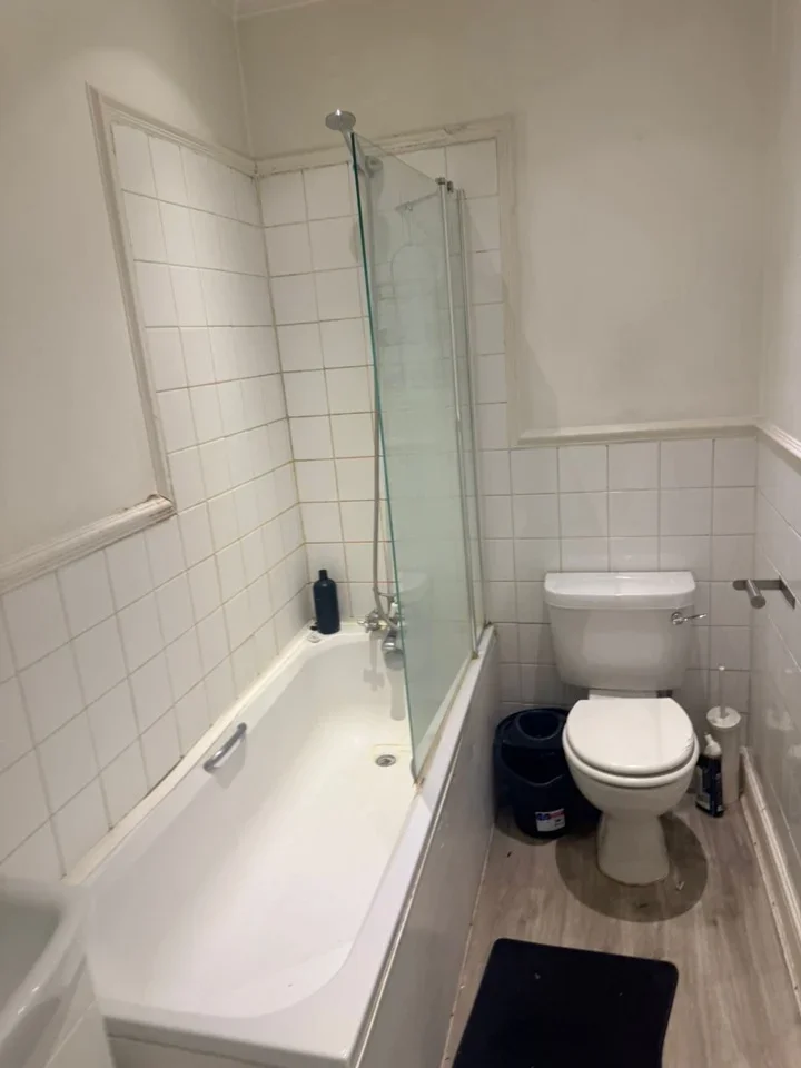 Flat Merton Road in Greater London