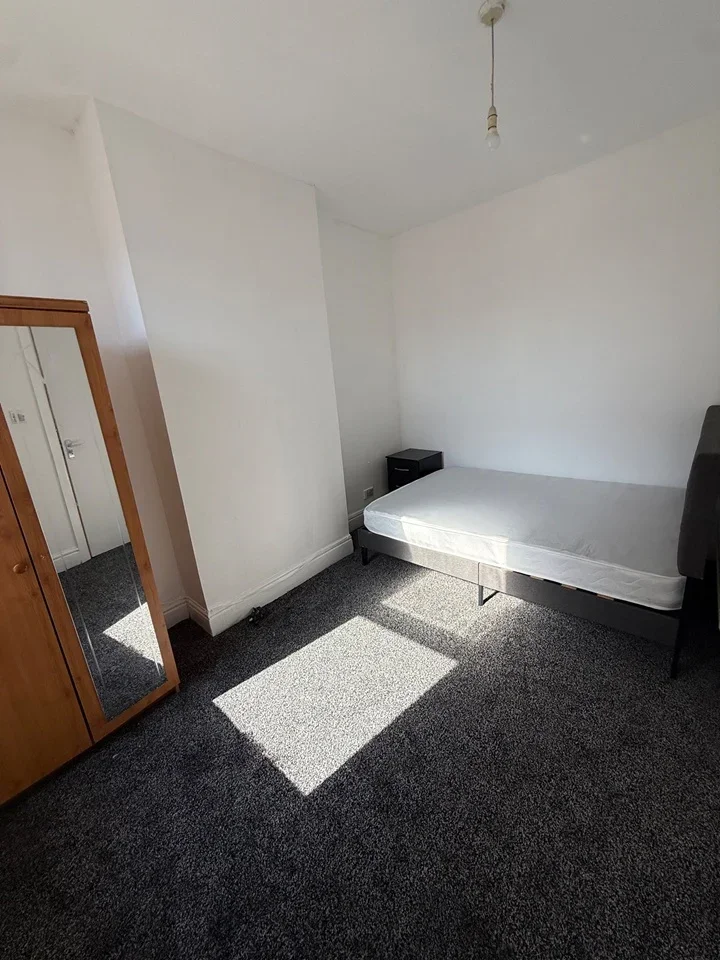 Room Charles Road in Birmingham