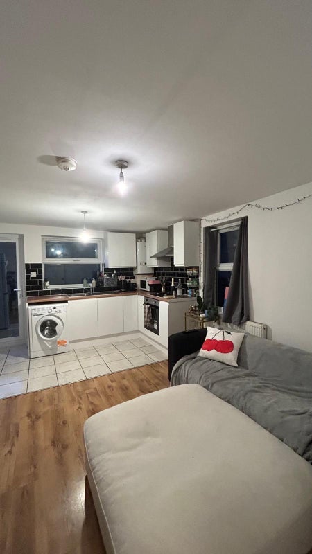 Room Santley Street in Greater London