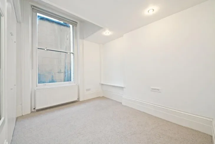 Flat Courtfield Gardens in Greater London