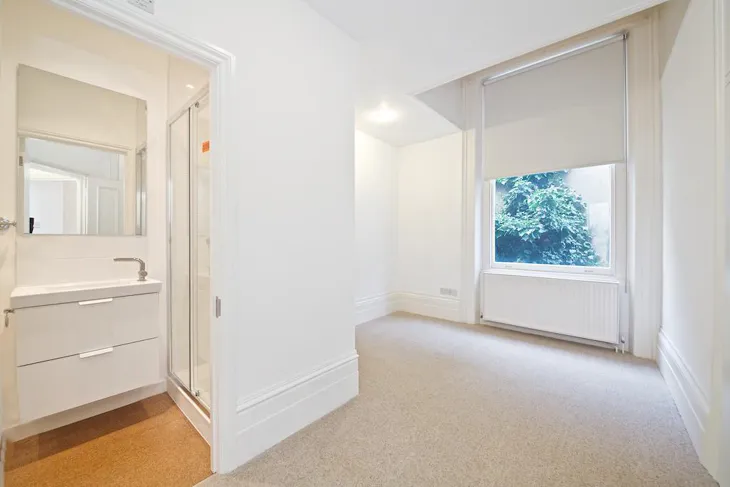 Flat Courtfield Gardens in Greater London