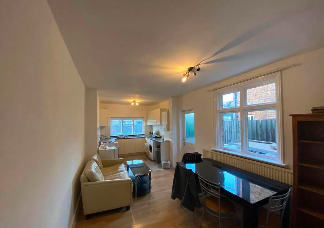Room College Gardens in Greater London