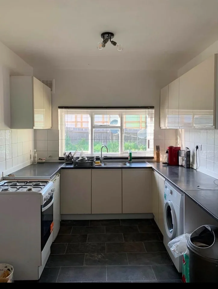 Room College Gardens in Greater London