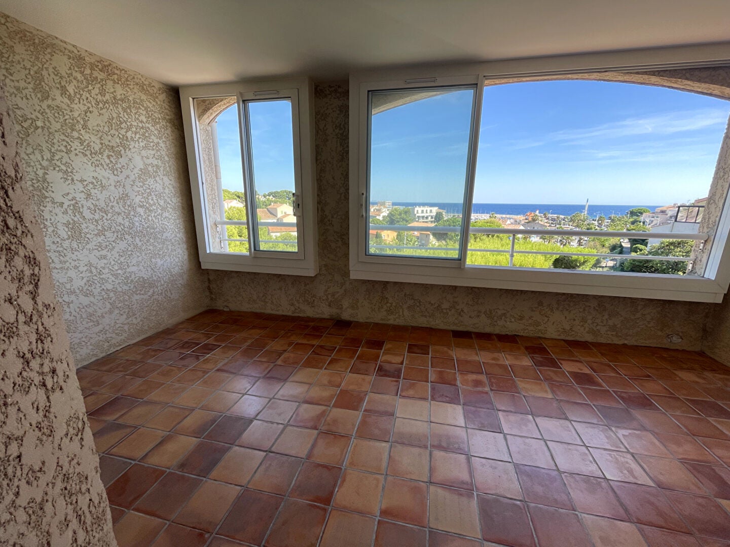 Flat Avenue Pierre Ambrogiani in Sausset-les-Pins