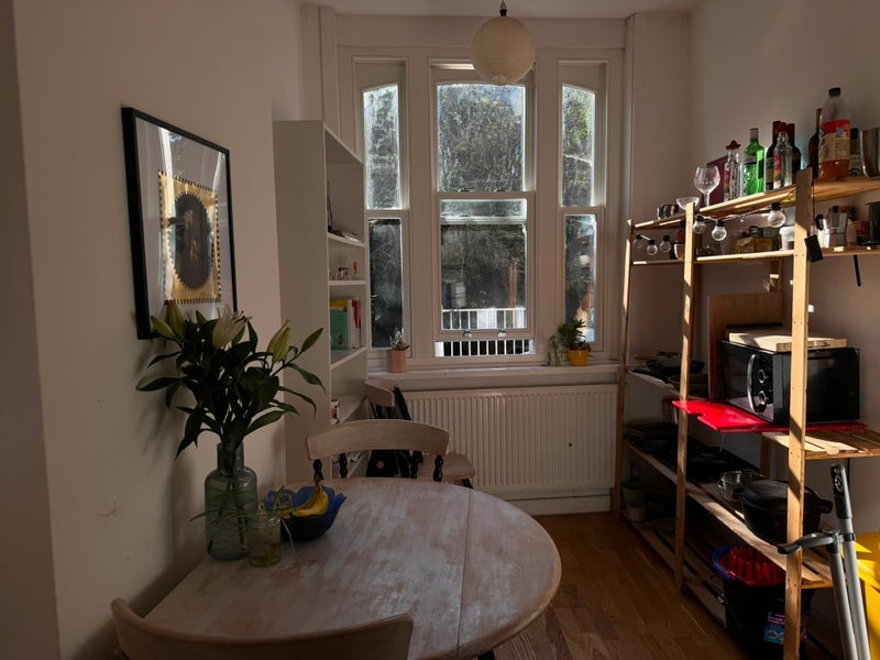 Room Cricketfield Road in Greater London