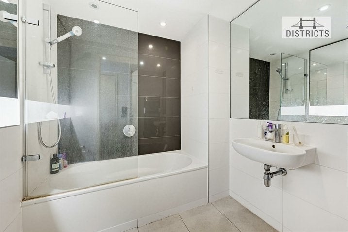 Flat Walworth Road in London