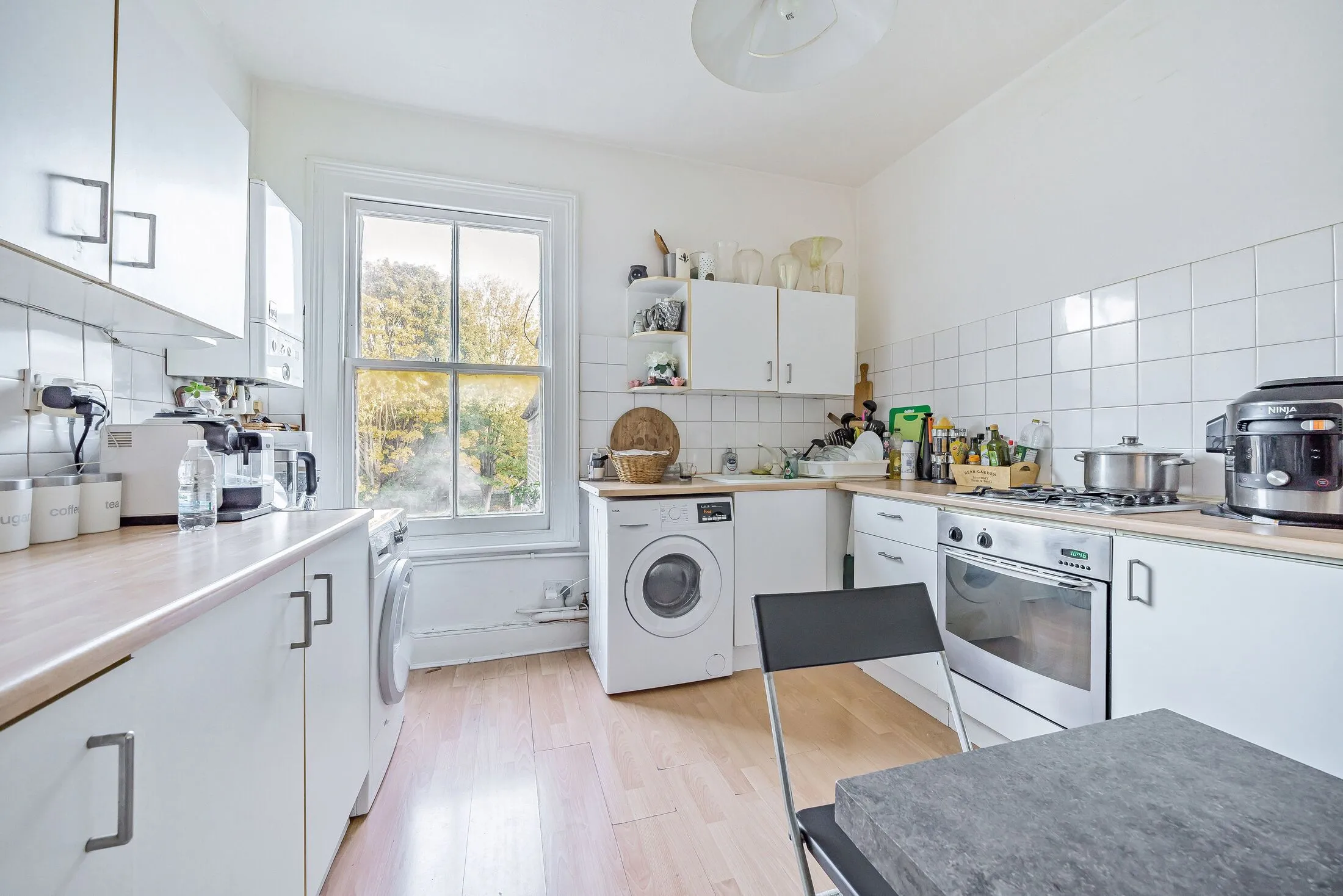 Flat Elmdale Road in Greater London