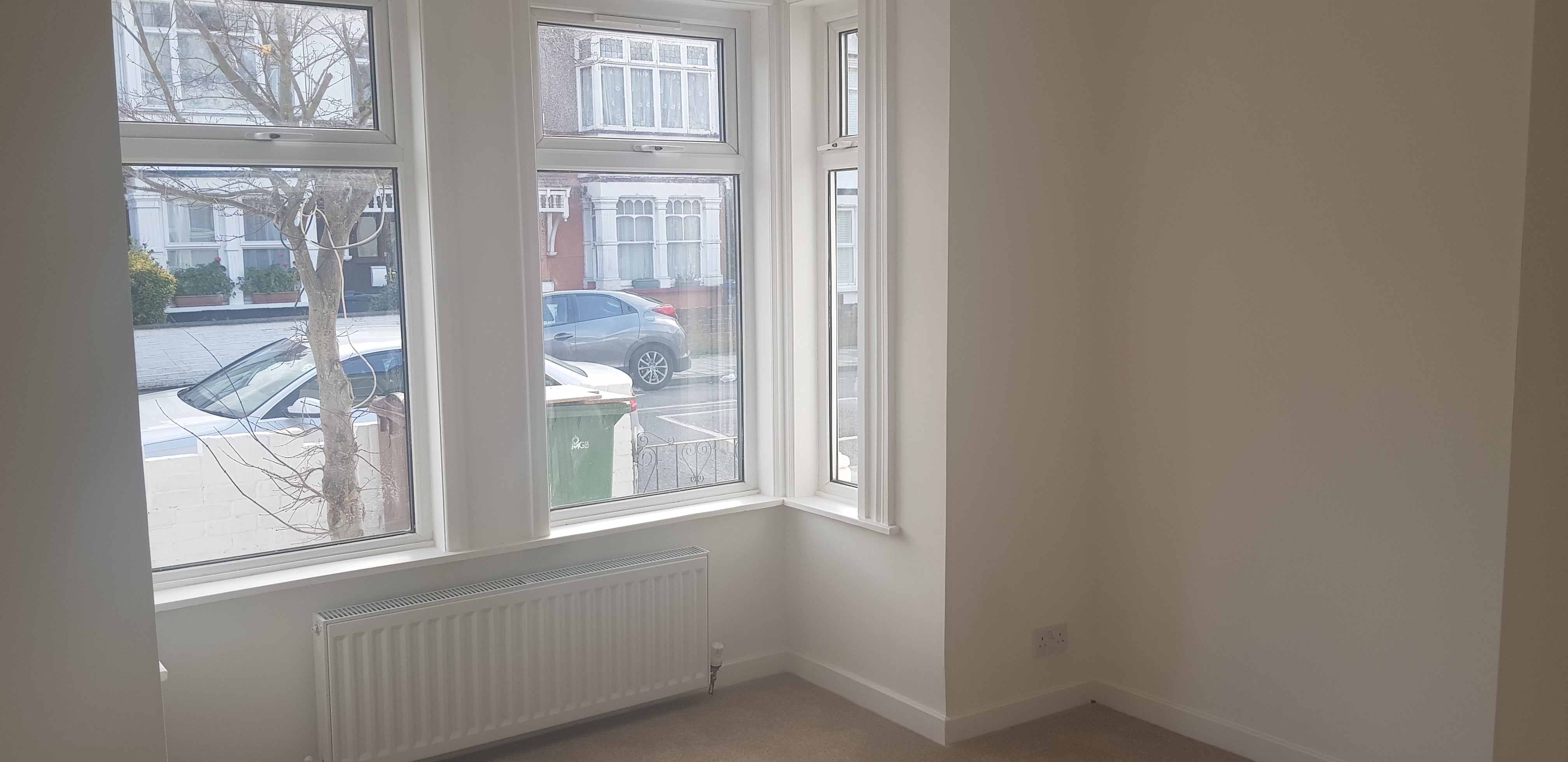 Flat Vaughan Road in Greater London