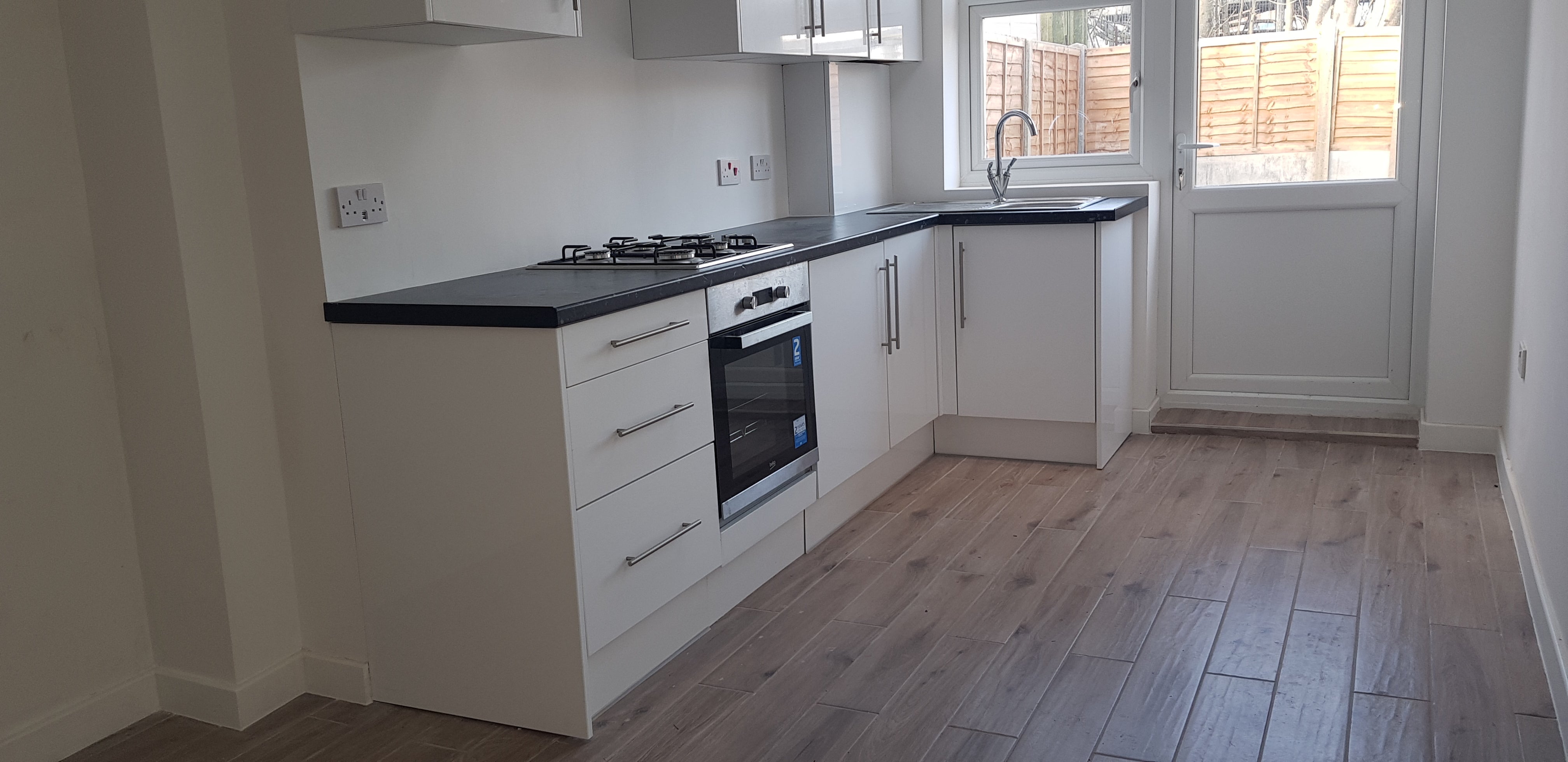 Flat Vaughan Road in Greater London