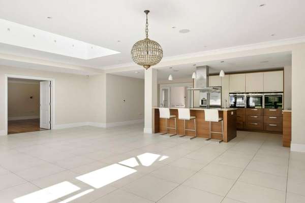 House The Barton in Elmbridge