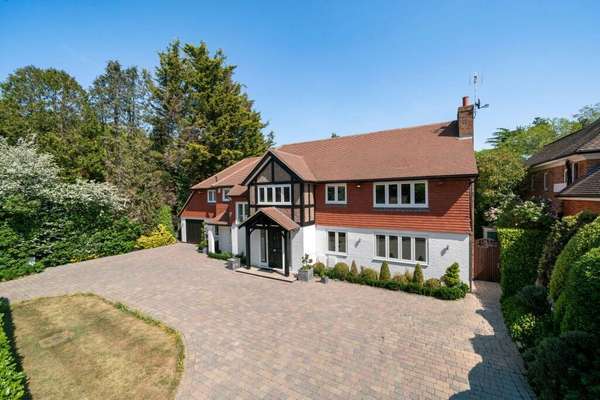 House The Barton in Elmbridge