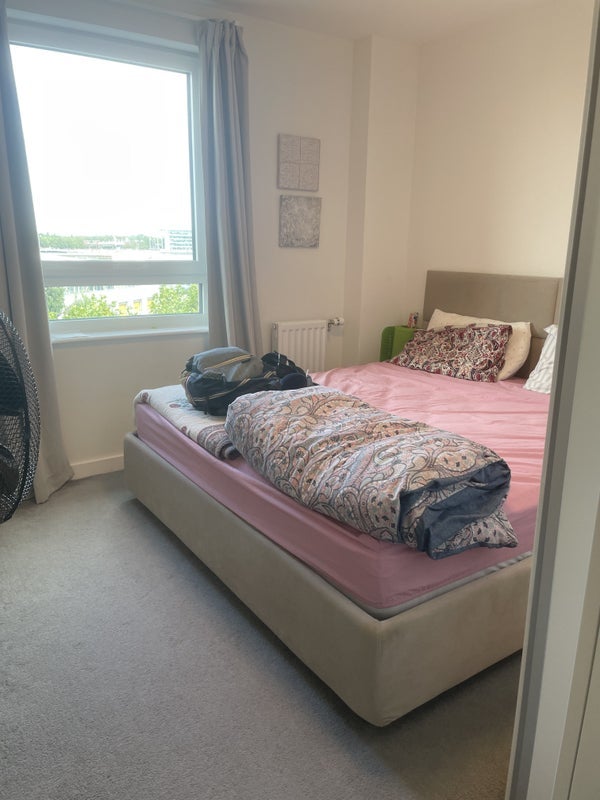Room North Woolwich Road in Greater London