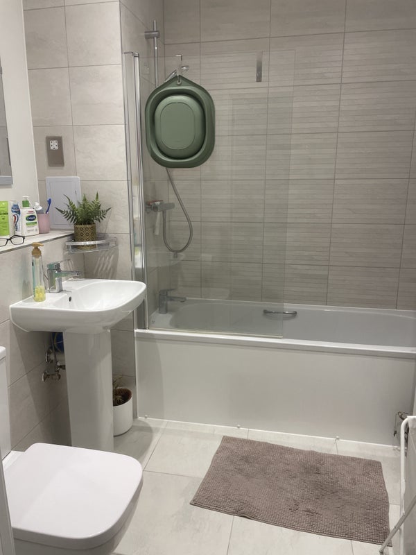 Room North Woolwich Road in Greater London