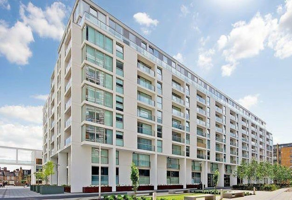 Flat Lanterns Way in Greater London