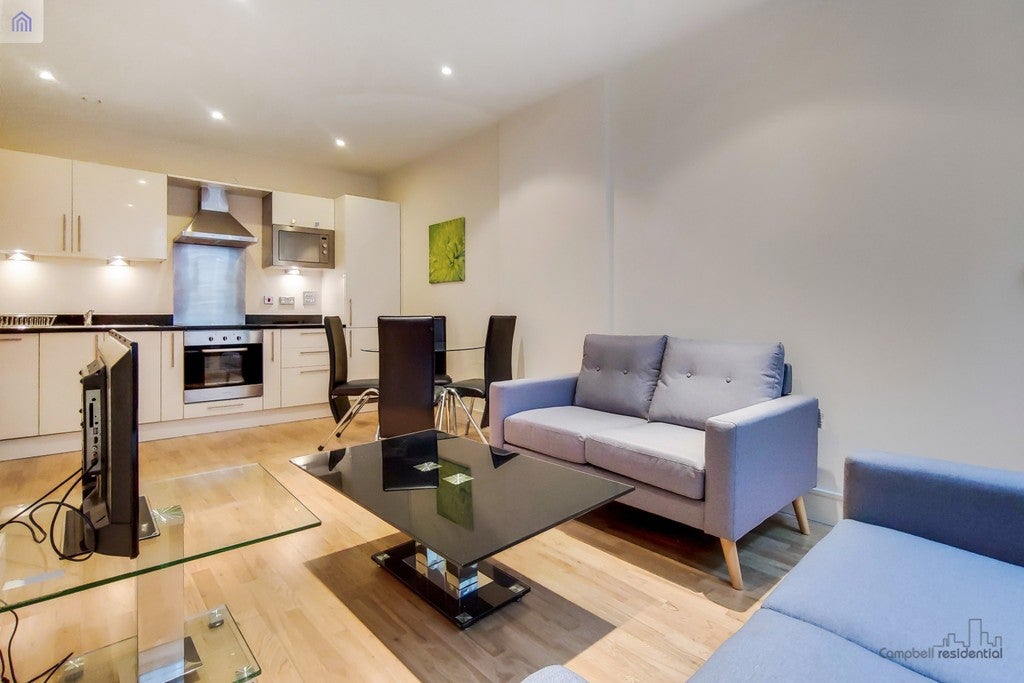Flat Lanterns Way in Greater London
