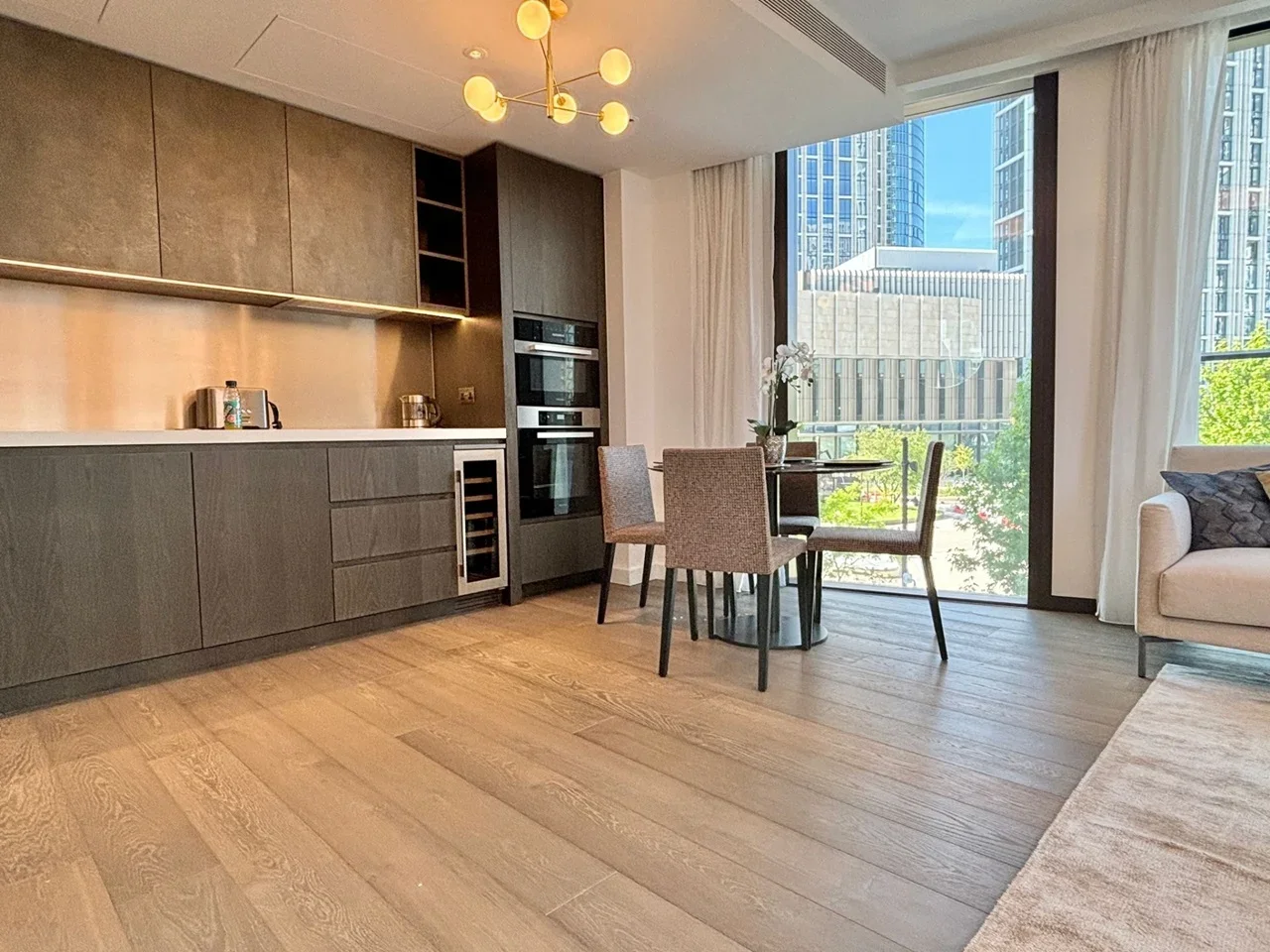 Flat Carnation Way in Greater London